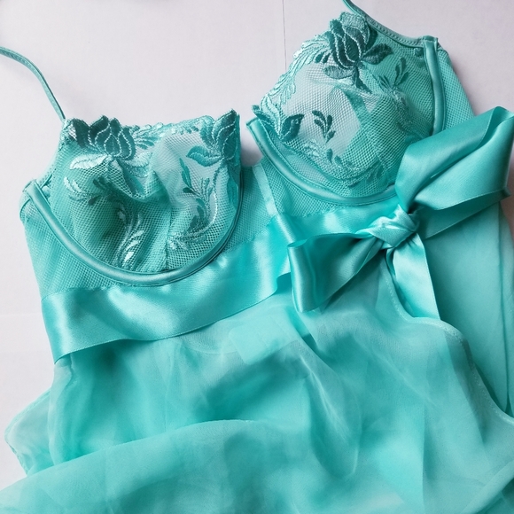 ❗Vintage Victoria's Secret Tiffany Blue Satin Bow Slip 34B❗ - Picture 1 of 7